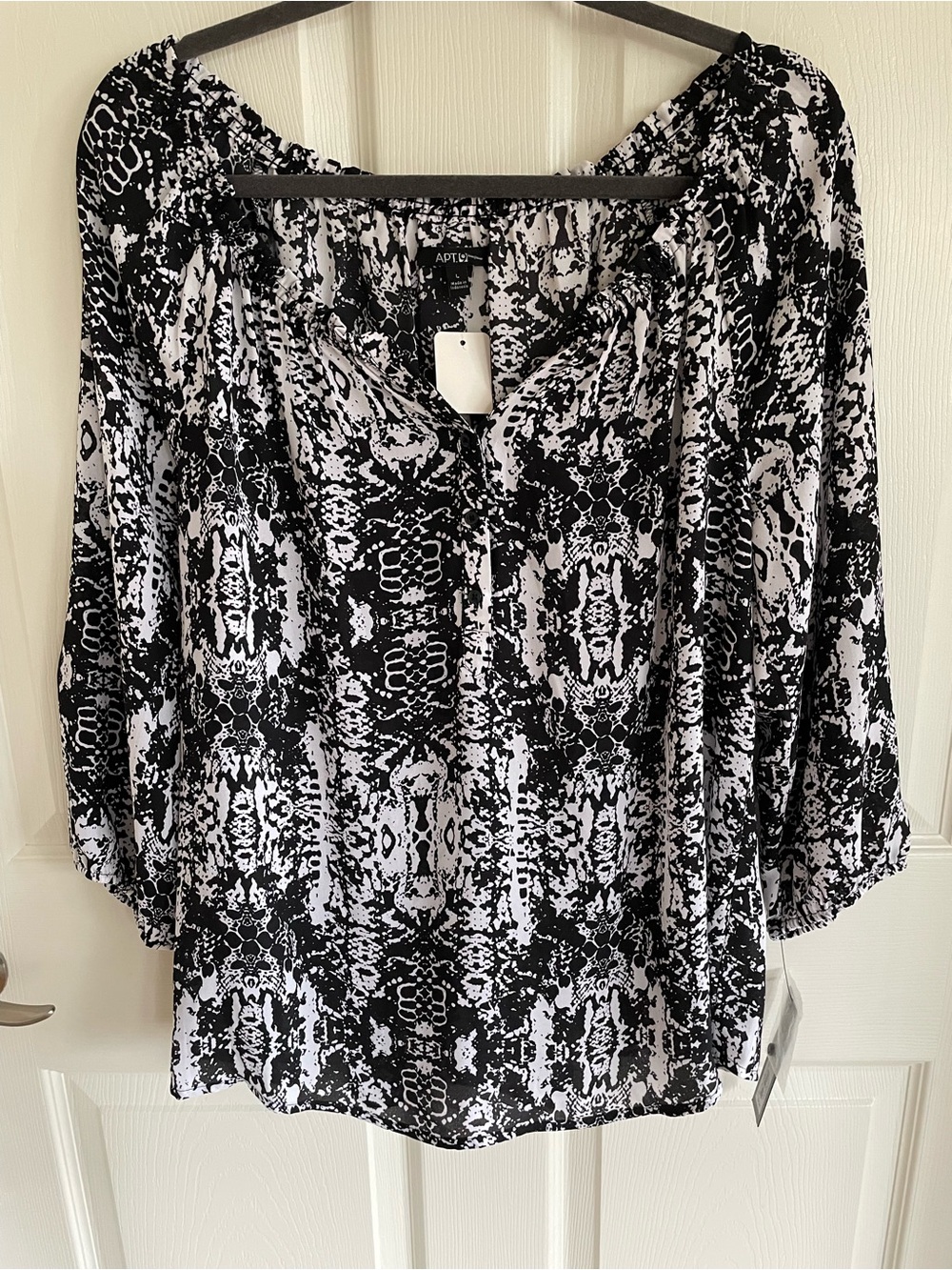 NWT Apt. 9 Black & White Printed Peasant Blouse Size Large
